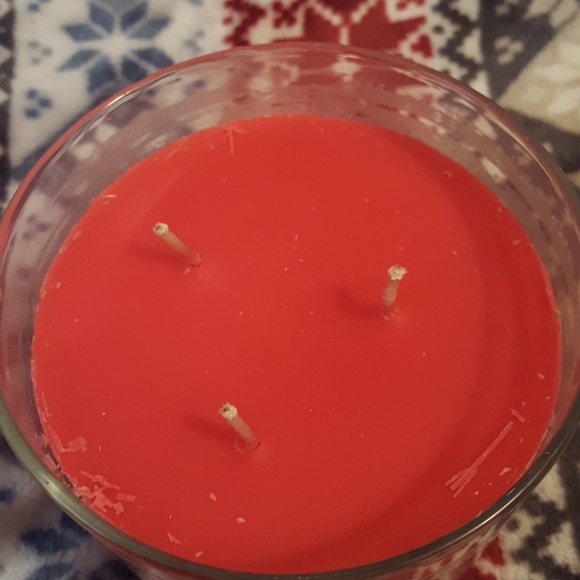 Bath & Body works 3 wick candle - Picture 2 of 4